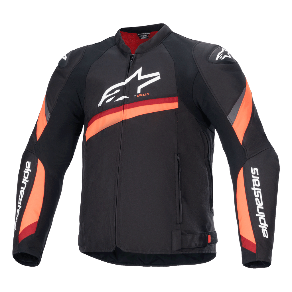 Alpinestars T-GP Plus R V4 jakke, sort motorcykeljakke med røde og fluo-orange striber, stort hvidt logo på brystet, sportivt tekstildesign med rødt for i kraven og ærmer med logo, højtydende sportsudstyr til kørsel