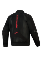 Alpinestars Flight Air jakke, sort og klar rød, set bagfra viser 3D mesh-konstruktion, lodret rødt Alpinestars-logo på ryggen, bomber-stil silhuet med ribstrikket talje og manchetter, hvidt logo på ærmet