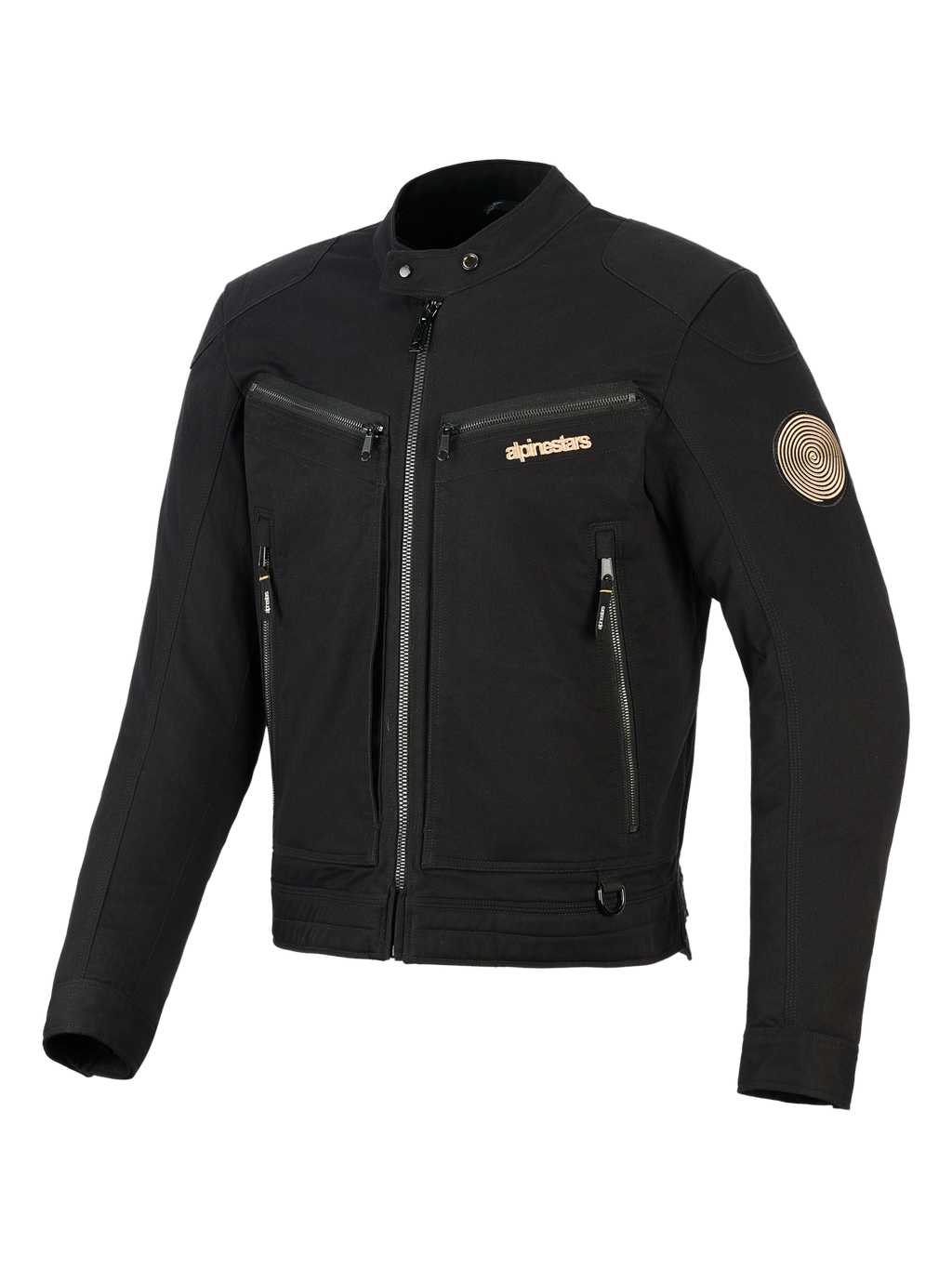 Alpinestars Bruiser-jakke, sort urban motorcykeljakke, har bryst- og håndlommer med lynlås, guldfarvet branding og Oscar spiral-mærke på skulderen, arbejdstøjsinspireret tekstildesign.