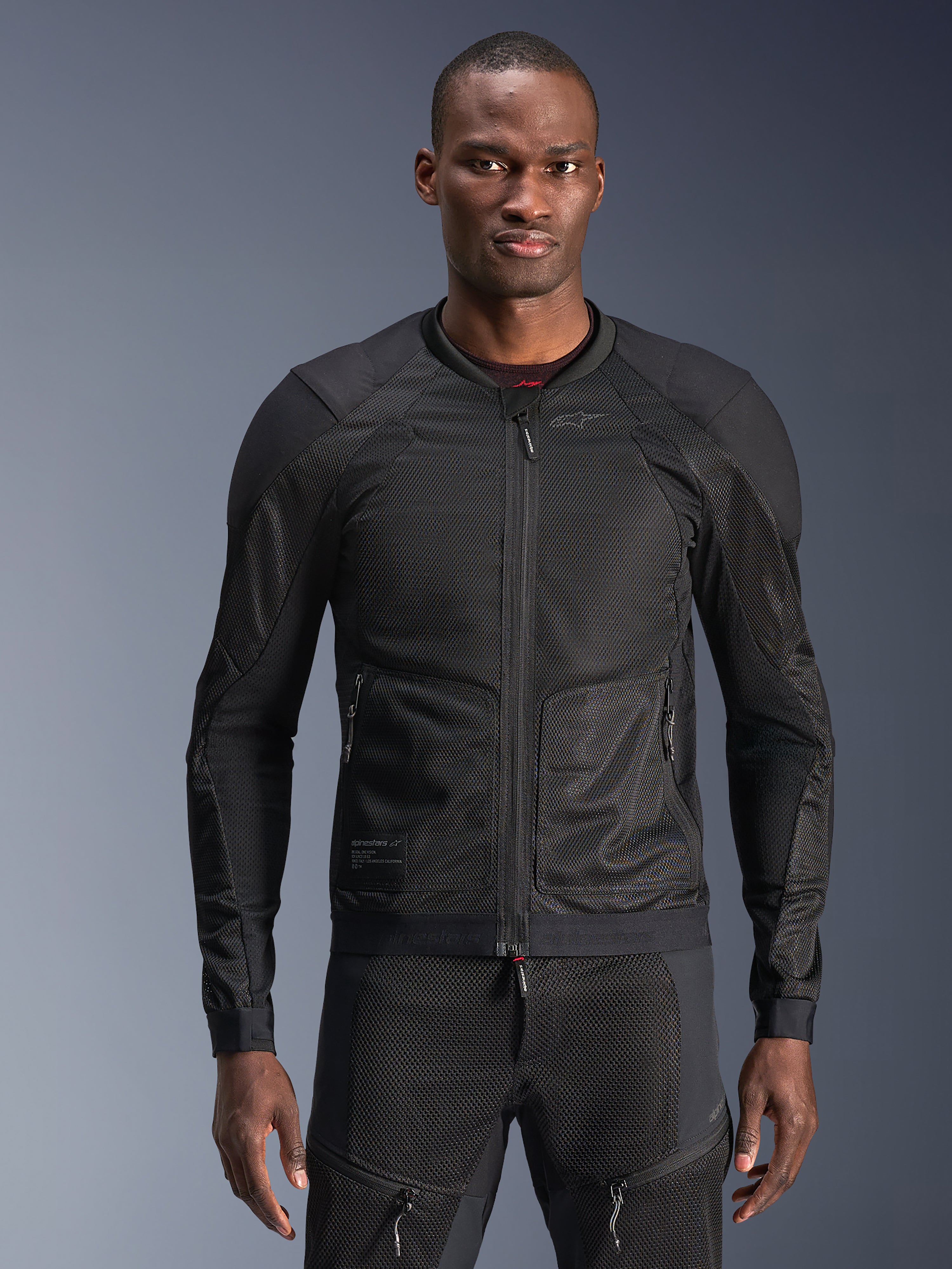 Alpinestars Troop-Air Jakke, herremotorcykeljakke til urban kørsel, sort, åndbar mesh-konstruktion, båret af model