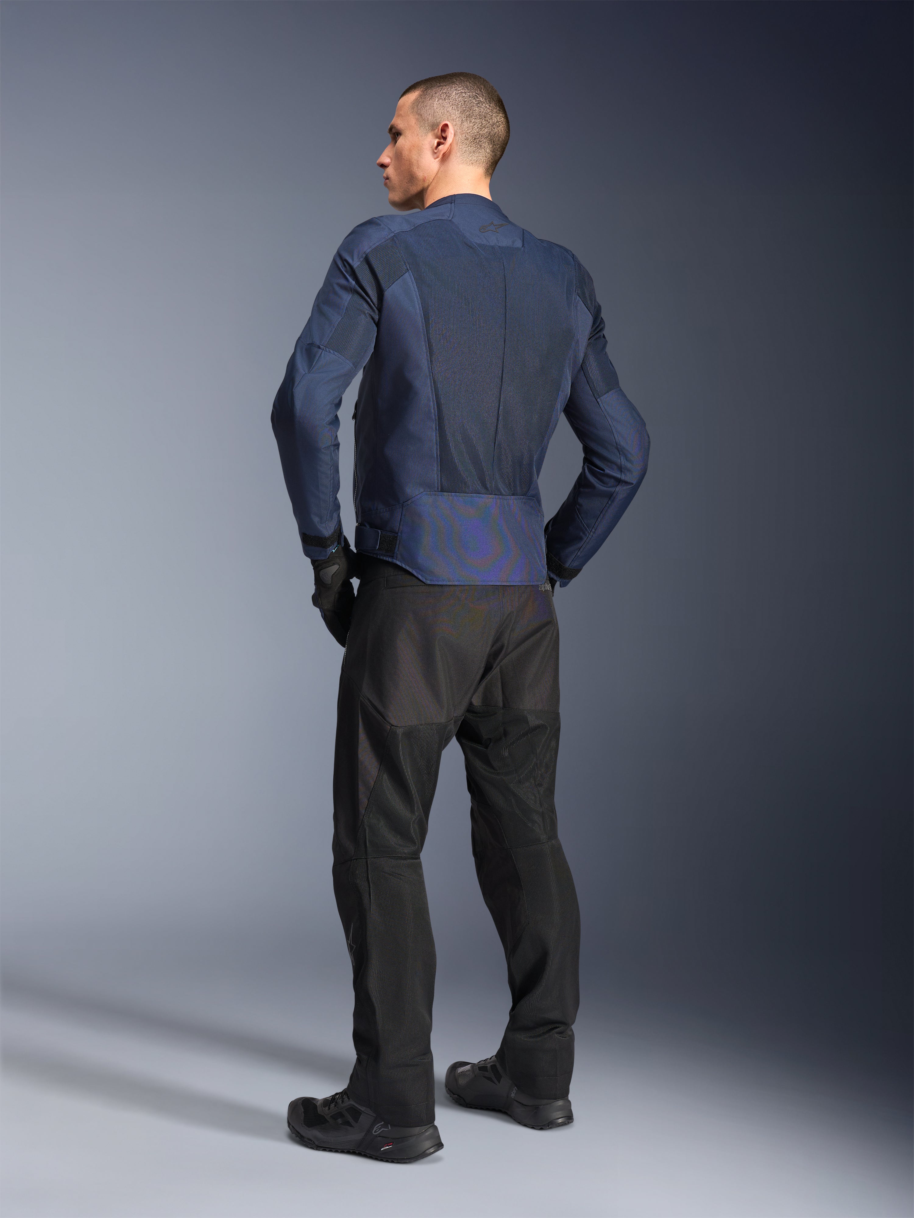 Alpinestars C-1 Air Jakke, blå urban motorcykeljakke til herrer, mesh-paneler og reflekterende detaljer, set bagfra.