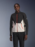 Alpinestars Provoke jakke, urban motorcykeljakke, sort og lysegrå med markante røde lynlåse, høj krave, logodetaljer på bryst og ærme, moderne beskyttende street-ready design vist på model