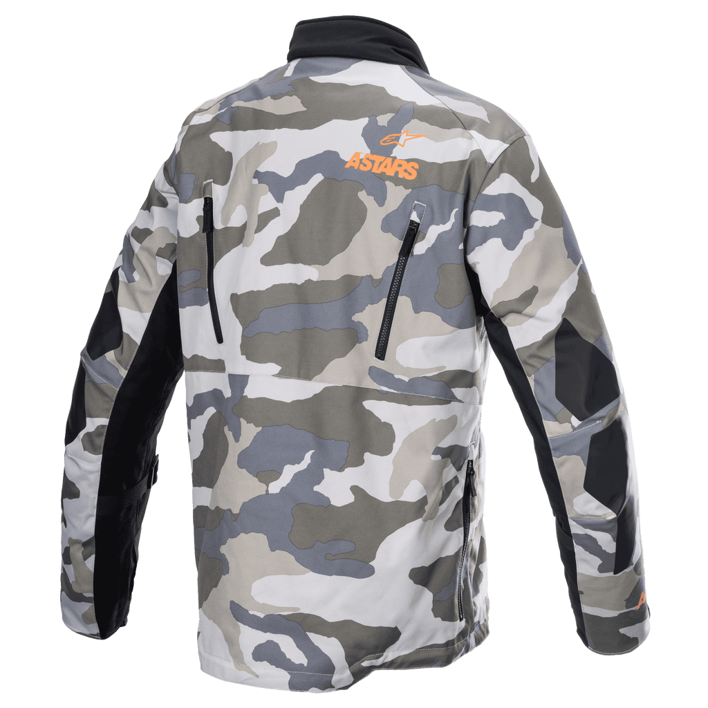 Alpinestars Venture XT-jakke, Mojave Camo Orange Fluo, set bagfra med gråt og hvidt camouflagemønster, orange ASTARS-logo øverst på ryggen, sorte ventilationslynlåse og forstærkede armpaneler, adventure touring motorcykeljakke.