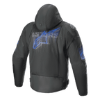 Alpinestars Zaca Air Venom WP motorcykeljakke til herre med hætte, set bagfra i sort og elektrisk blå, med 3D-meshventilation og CE-certificeret beskyttelse