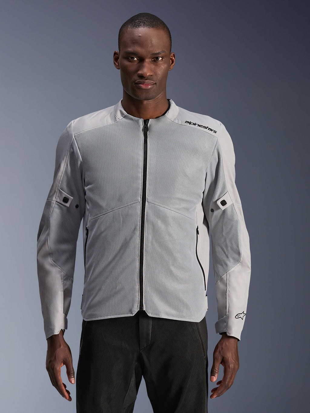 Alpinestars C-1 Air-jakke, herre-urban motorcykeljakke, sølv og grå, med store tech mesh-paneler for maksimal luftgennemstrømning, CE-certificeret klasse A med Nucleon Flex Plus-beskyttelse, Tech-Air Ready, let og ventileret design til bykørsel.