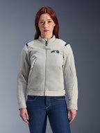 Alpinestars Stella Circal-1 Air-jakke, motorcykeljakke til kvinder, metalgrå med Methyl Blue-detaljer, mesh-ventilationspaneler, lynlås foran med opretstående krave, båret af model over mørkeblå jeans