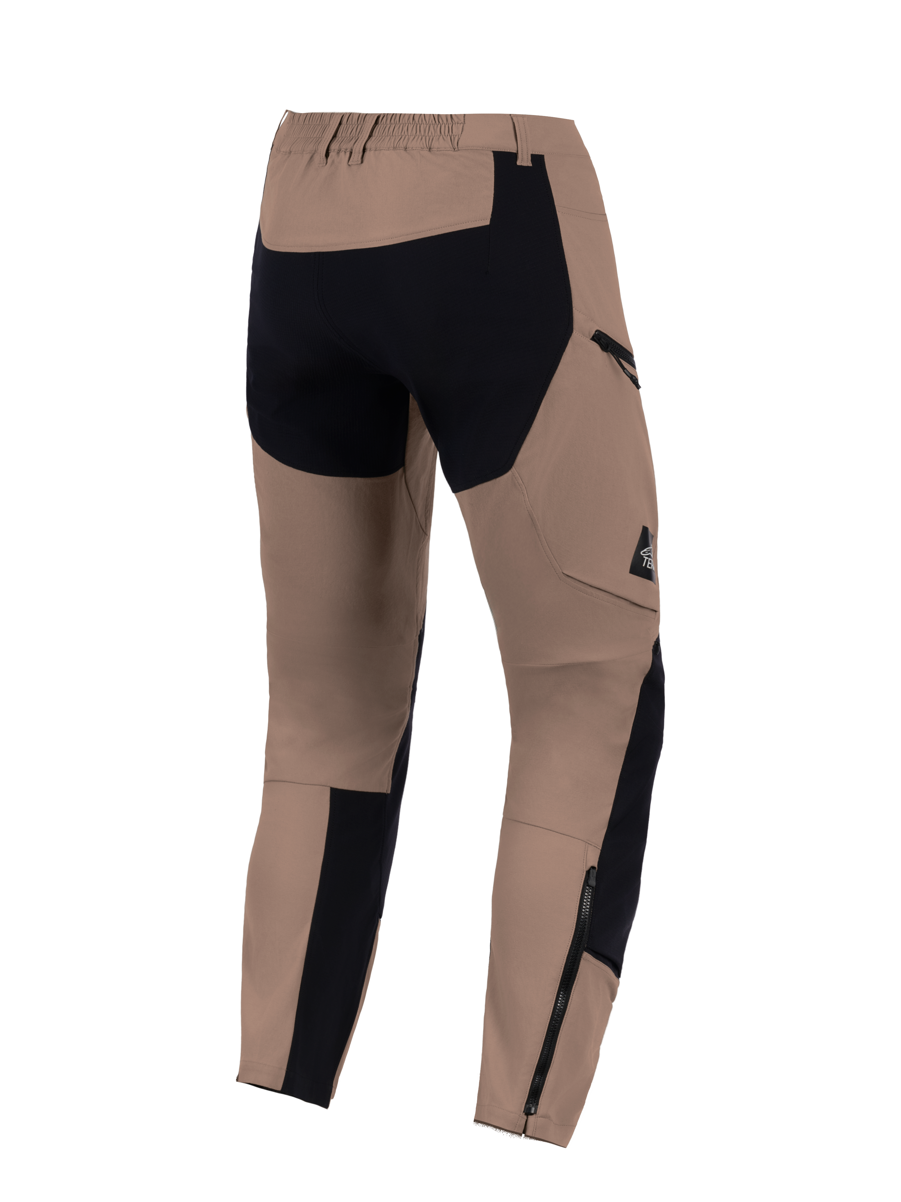 Alpinestars Flex-AST Explorer bukser, Walnut Black, set bagfra, adventure motorcykelbukser med forstærkede sorte paneler på sædet og underbenene, cargolomme med lynlås og lange lynlåse i underbenene for kompatibilitet med støvler.