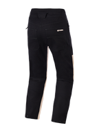 Alpinestars Flex-AST Canvas bukser, set bagfra, Black Aluminum, sort polycotton-twill med lyse sandfarvede detaljer på indersiden af benene, to baglommer med Alpinestars-branding, trykknap-justeringer ved benåbningerne, urbane motorcykelbukser med et arbejdstøjsinspireret design