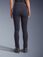 Alpinestars Stella Flex-AST leggings, urbane motorcykelbukser, sort, set bagfra med højtaljet skinny pasform, to funktionelle baglommer med diskret branding, strækbart tekstilmateriale, båret med sorte køresko