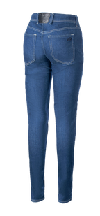 Alpinestars Daisy V3 kørejeans til damer, Rinse Blue, set bagfra, viser slim fit, to baglommer og sort logo-mærke på linningen, afslappet urbant motorcykeltøj
