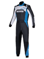 Alpinestars Atom Graphic 4 køredragt, ét-delt racerdragt til bilsport, sort, sølv og blå, med markant ASTARS-branding på brystet, hvide og blå paneler, høj krave og ribbede manchetter, professionelt beskyttelsesudstyr til motorsport