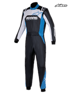 Alpinestars Atom Graphic 4 køredragt, herre-autoracerdragt i sort, sølv og blå, set forfra, med to-lags aramidkonstruktion og FIA-certificering