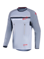 Alpinestars Maxdura Dual Jersey, adventure-motorcykeltrøje, mellemgrå og mørkegrå, set forfra med lodrette brystlommer med lynlås, slidstærke ærmer med integreret polstring og Alpinestars-branding i rød og hvid, performance-udstyr til off-road-kørsel