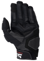 Alpinestars Halo læderhandsker, motorcykelhandsker, sort, set fra håndfladen med forstærket læder og gummigreb, har tekstureret landingspude og kort manchet med hvidt Alpinestars-logo, adventure touring-udstyr
