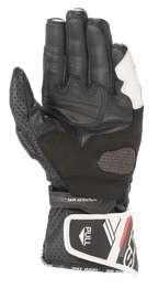 Alpinestars Stella SP-8 V3 handsker til kvinder, motorcykelhandsker i læder, sort og hvid, håndfladevisning med perforeret lædertommelfinger, forstærkede gribepaneler, justerbar håndledsrem med 'SAFE RETENTION'-tekst og lang manchet med 'PULL'-strop og brand-skrift.