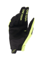 Alpinestars Youth 2024 Radar-handsker, motocross-handsker, sort og gul fluo, visning af håndflade med konstruktion i syntetisk ruskind, "ONE GOAL ONE VISION" tekst på fingrene i fluorescerende gul, holdbart design til off-road racing