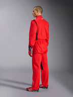 Alpinestars Kart Indoor V2 Suit, rød karting-køredragt, set bagfra fra siden på en model, båret med matchende røde handsker og racersko, enkeltlags poly-bomuldstwill-konstruktion, professionelt motorsportudstyr til indendørs karting