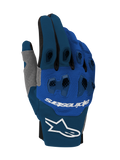 Alpinestars 2026 Pro-Dura handsker, motocross- og endurohandsker, marineblå, klar blå og hvid, med to-delt TPR-knobeskyttelse, flerpanel-strækkonstruktion, hvidt Alpinestars-logo på manchetten og branding på håndryggen, teknisk off-road-design