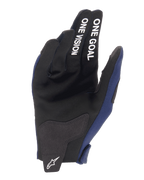 Alpinestars 2025 Radar handsker, motocross-handsker, Night Navy og hvid, set fra håndfladen med forstærkninger i syntetisk ruskind, hvid 'ONE GOAL ONE VISION'-tekst på fingrene og hvidt Alpinestars-logo på lukkeremmen