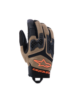 Alpinestars Manti Air handsker, motorcykelhandsker, mørk khaki og sort med orange fluo-detaljer, 3D-stretch mesh-konstruktion, injiceret knobeskyttelse med perforeret design, orange stjernelogo, sikker håndledslukning, designet til sommer adventure- og landevejskørsel