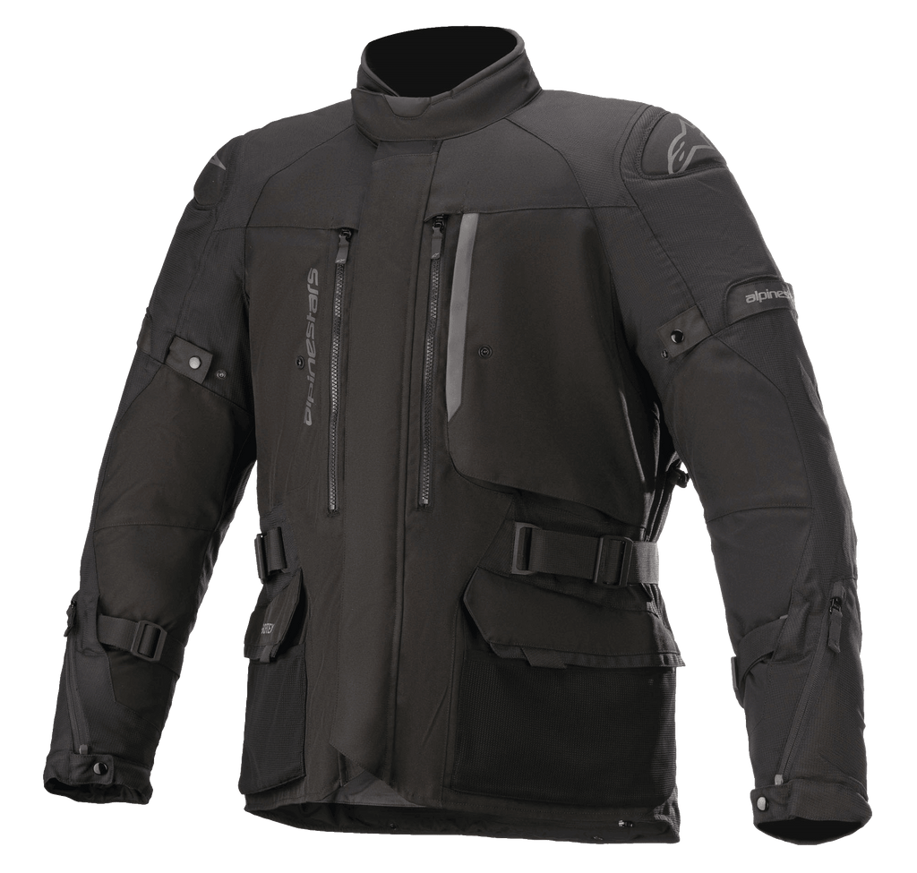 Alpinestars Ketchum GORE-TEX-jakke, sort motorcykel touringjakke med høj krave, flere ventilationsåbninger med lynlås og store cargo-lommer, justerbare stropper på ærmer og i taljen, forstærkede skulderpaneler og holdbar tekstilkonstruktion til adventure-kørsel