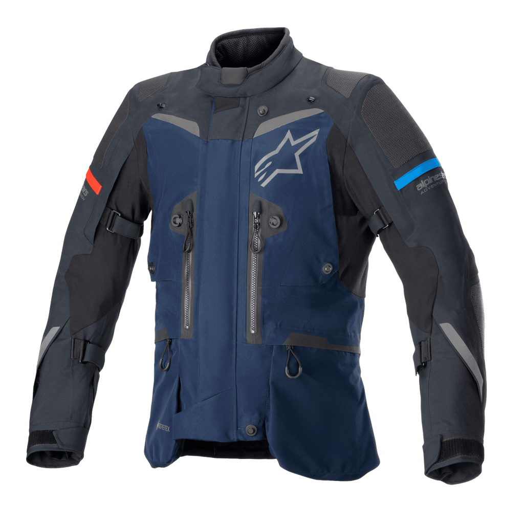 Alpinestars Boulder GORE-TEX jakke, mørkeblå og sort adventure touring-jakke, vandtæt tekstilkonstruktion, hvidt stjernelogo på brystet, røde og lyseblå ærmedetaljer, flere ventilationslynlåse og justeringsstropper, holdbart teknisk udstyr til kørsel i al slags vejr