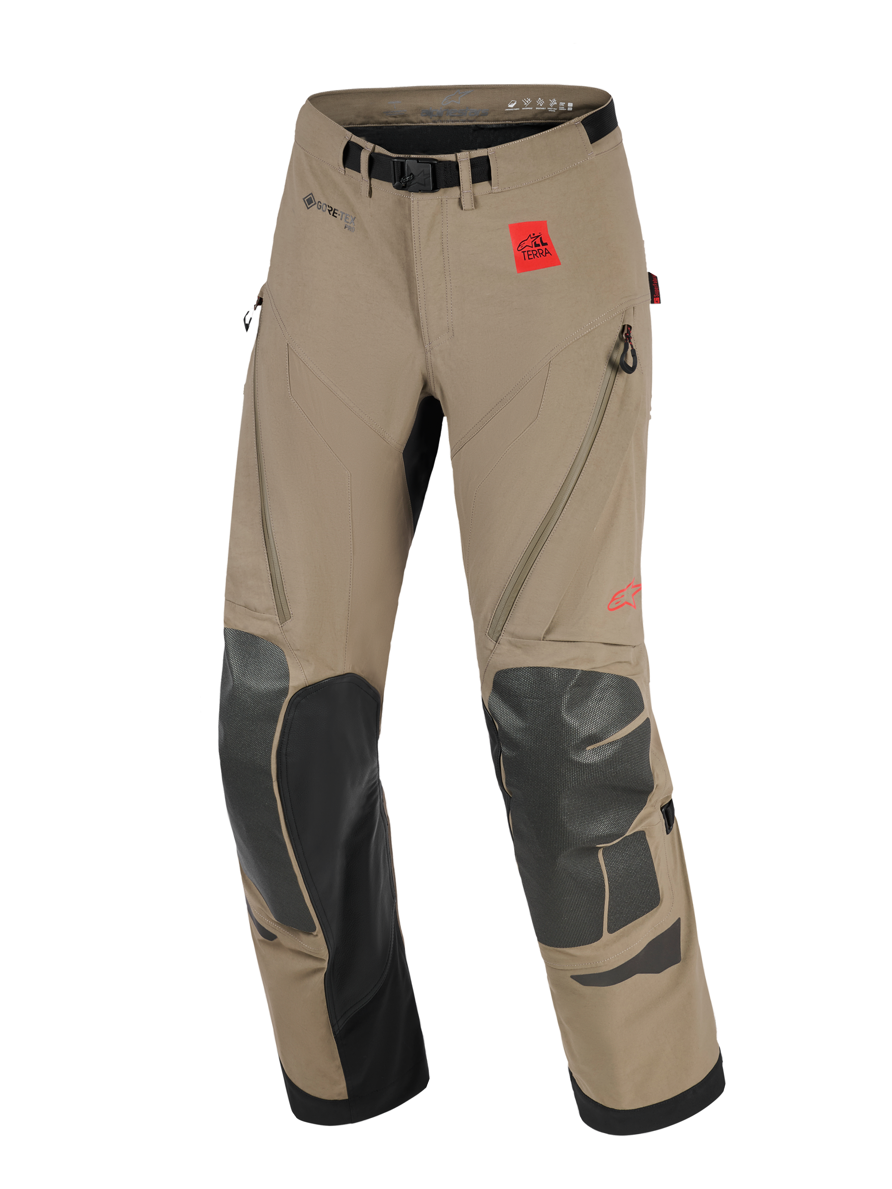 Alpinestars Nazca 3L GORE-TEX PRO bukser, adventure motorcykelbukser, walnut og sort, med et rødt All Terra logomærke, GORE-TEX PRO branding, sorte Superfabric-forstærkninger på knæ og skinneben, lårventilation med lynlås og et integreret bælte med magnetisk spænde.