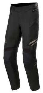 Alpinestars Road Tech GORE-TEX bukser kort, sort, motorcykeltouringbukser, vandtæt og åndbar konstruktion i flere materialer, reflekterende branding på låret, forstærkede knæpaneler, lynlåslommer og justerbare taljestropper