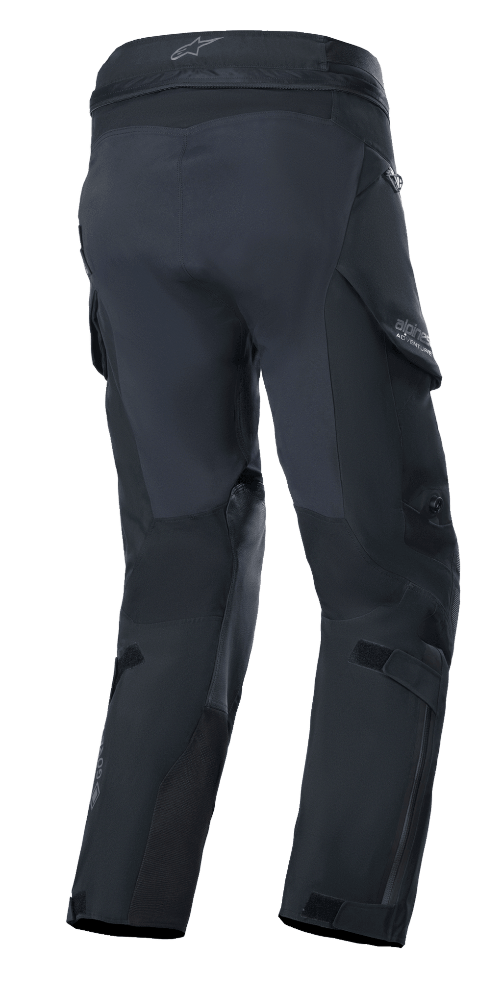 Alpinestars Boulder 3L GORE-TEX bukser, adventure motorcykelbukser, sort, set bagfra med forstærket sæde og paneler på indersiden af benene, vandtætte cargolommer, GORE-TEX branding på underbenet, holdbar lamineret konstruktion.