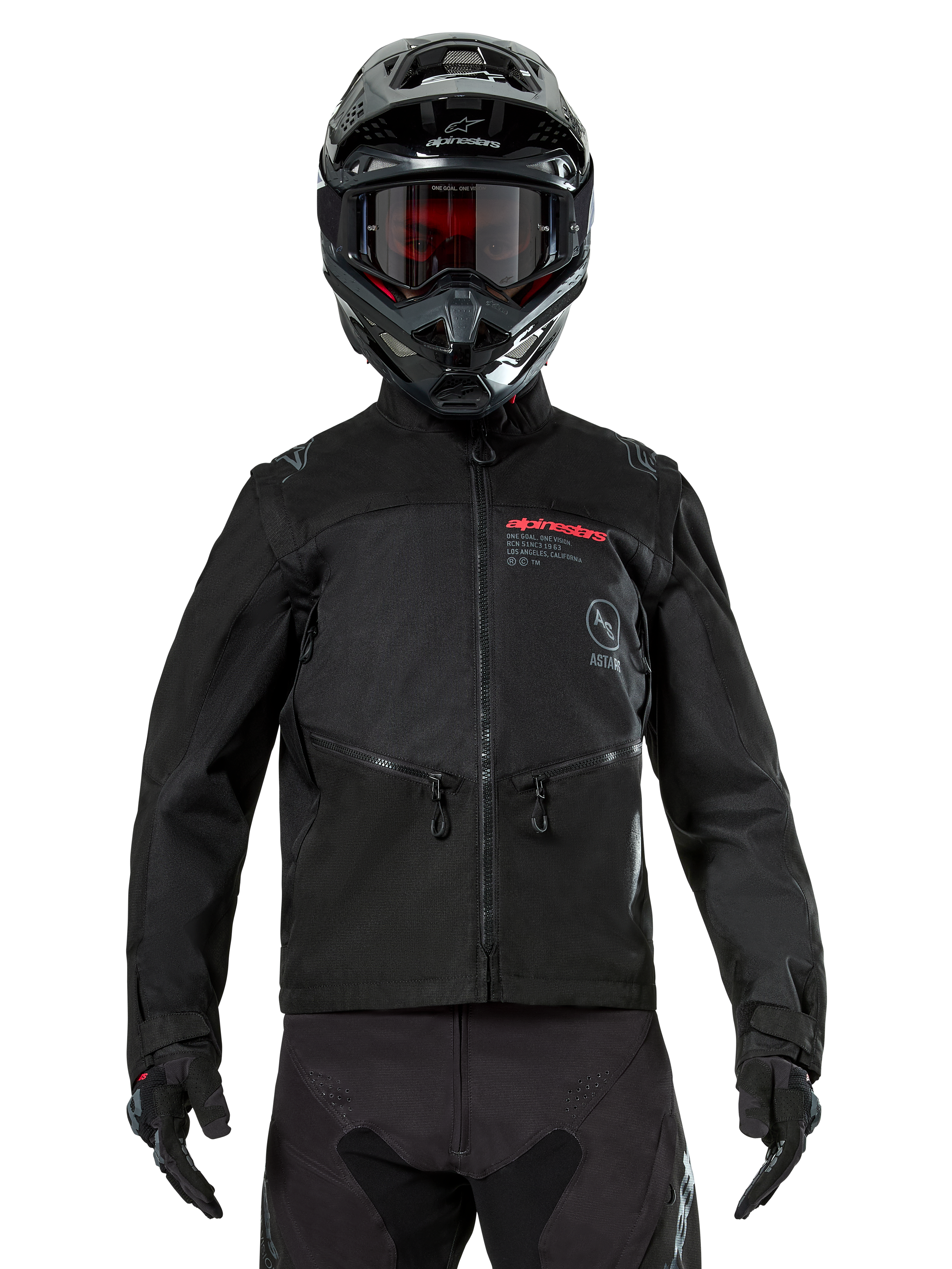 Alpinestars Pro-Dura jakke, sort off-road motorcykeljakke, set forfra båret af en kører med matchende sort hjelm og goggles, med rødt Alpinestars-logo, brystlommer med lynlås og holdbar tekstilkonstruktion til enduro-kørsel.