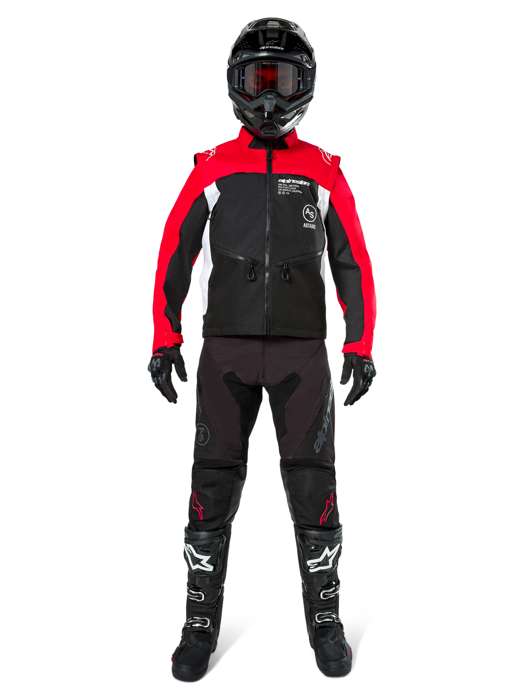 Motocross-kører iført komplet off-road-udstyr, Alpinestars Pro-Dura jakke i sort, lys rød og hvid, sorte bukser med røde detaljer, sort hjelm med røde goggles, sort-hvide støvler, koordineret sæt til enduro- og trailkørsel