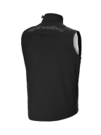 Alpinestars Techstar Softshell Vest, sort, set bagfra med et stort tonalt Alpinestars-ordmærke på den øverste del af ryggen, vindtæt letvægts-softshellmateriale, høj krave med justerbar toggle, ergonomisk ærmeløst design til lag-på-lag med off-road udstyr