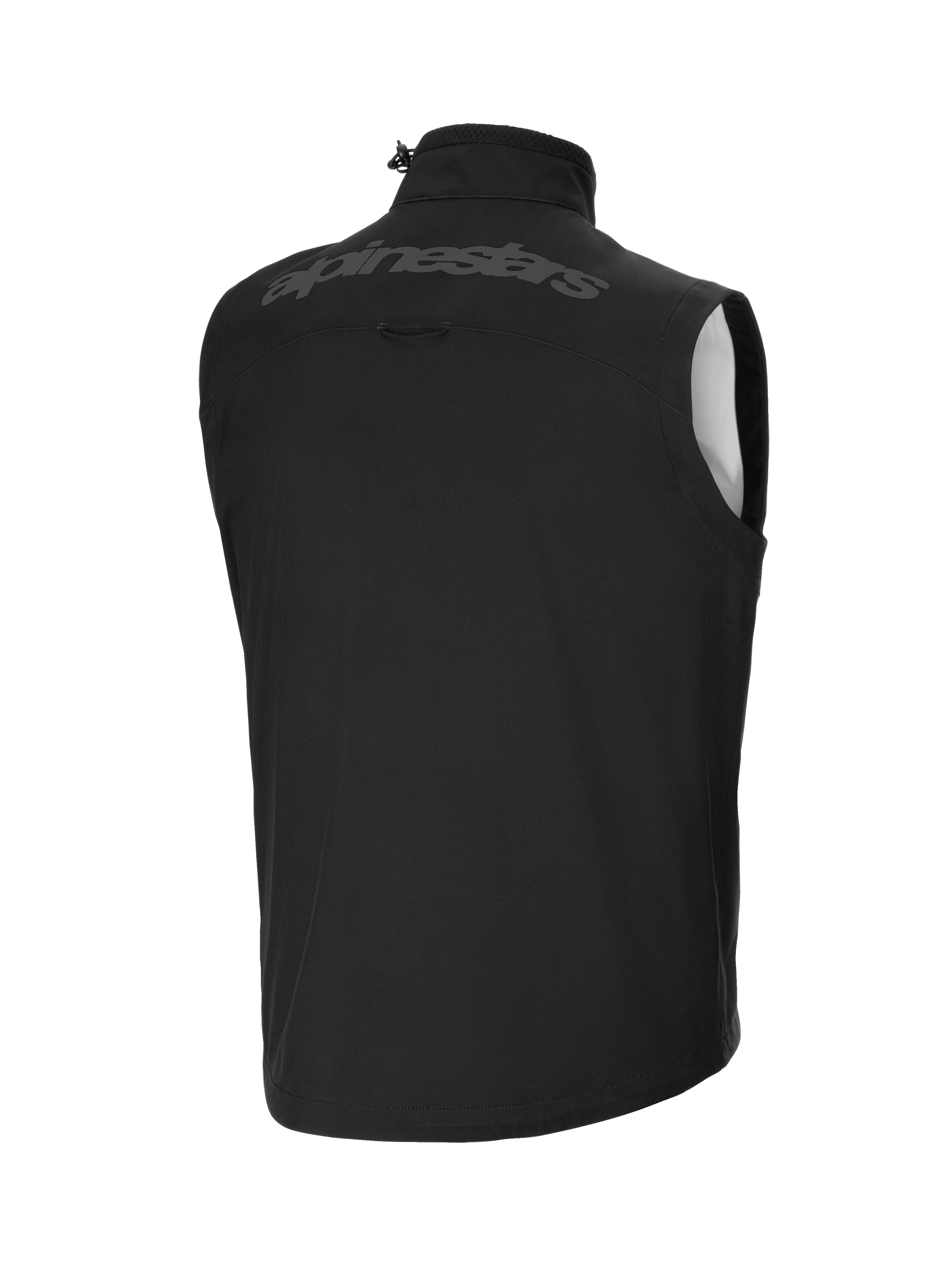Alpinestars Techstar Softshell Vest, sort, set bagfra med et stort tonalt Alpinestars-ordmærke på den øverste del af ryggen, vindtæt letvægts-softshellmateriale, høj krave med justerbar toggle, ergonomisk ærmeløst design til lag-på-lag med off-road udstyr