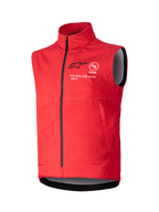 Alpinestars Techstar Softshell Vest, lys rød ærmeløs vindtæt vest, høj krave med sort lynlås foran, hvid og sort ASTARS-branding med 'ONE GOAL ONE VISION'-motto på brystet, gråt indvendigt for, sportsligt design til motocross