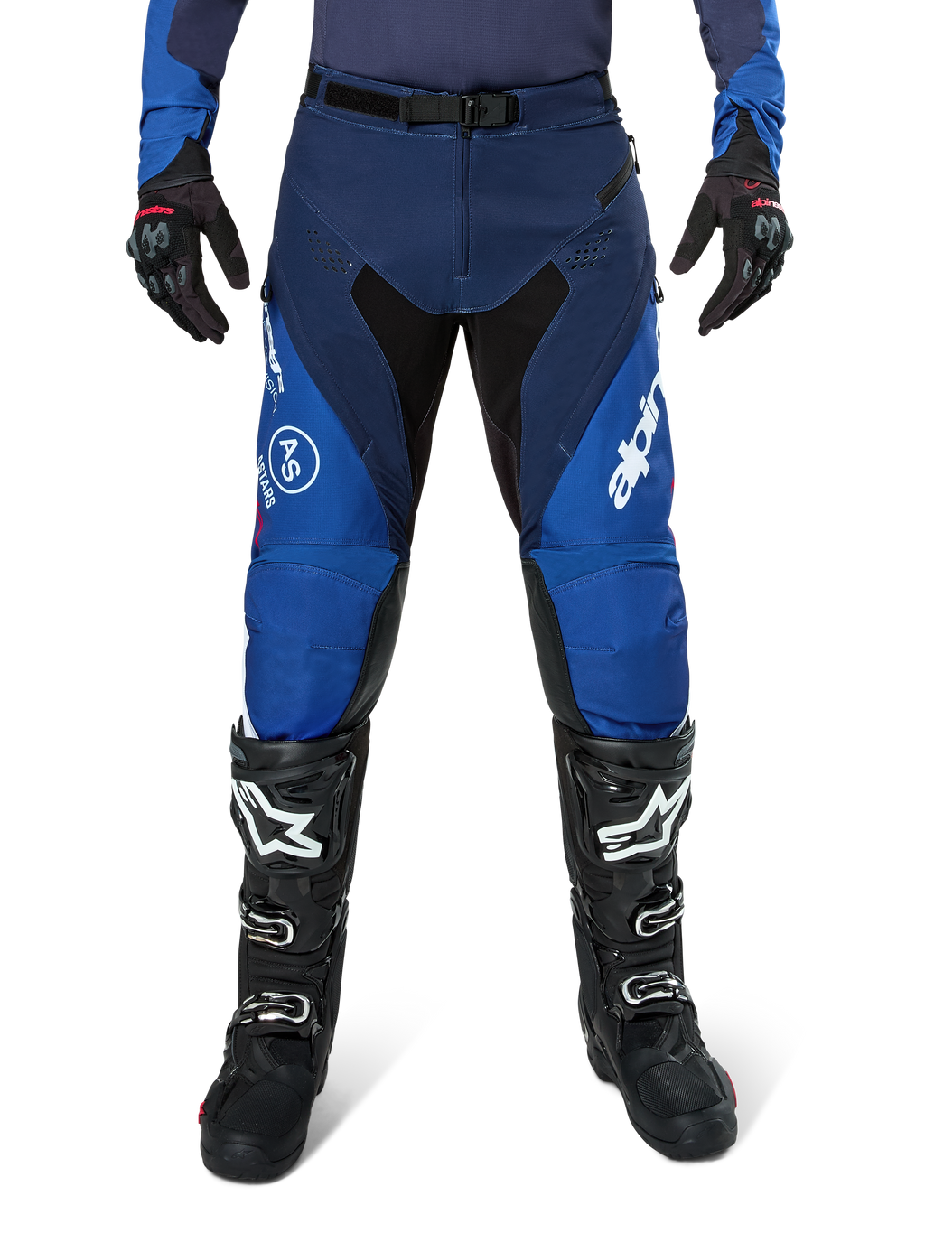 Alpinestars Pro-Dura bukser, motocross-bukser, mørkeblå og klar blå med hvide detaljer, set forfra båret med sorte støvler og handsker, teknisk design til enduro- og off-road-kørsel