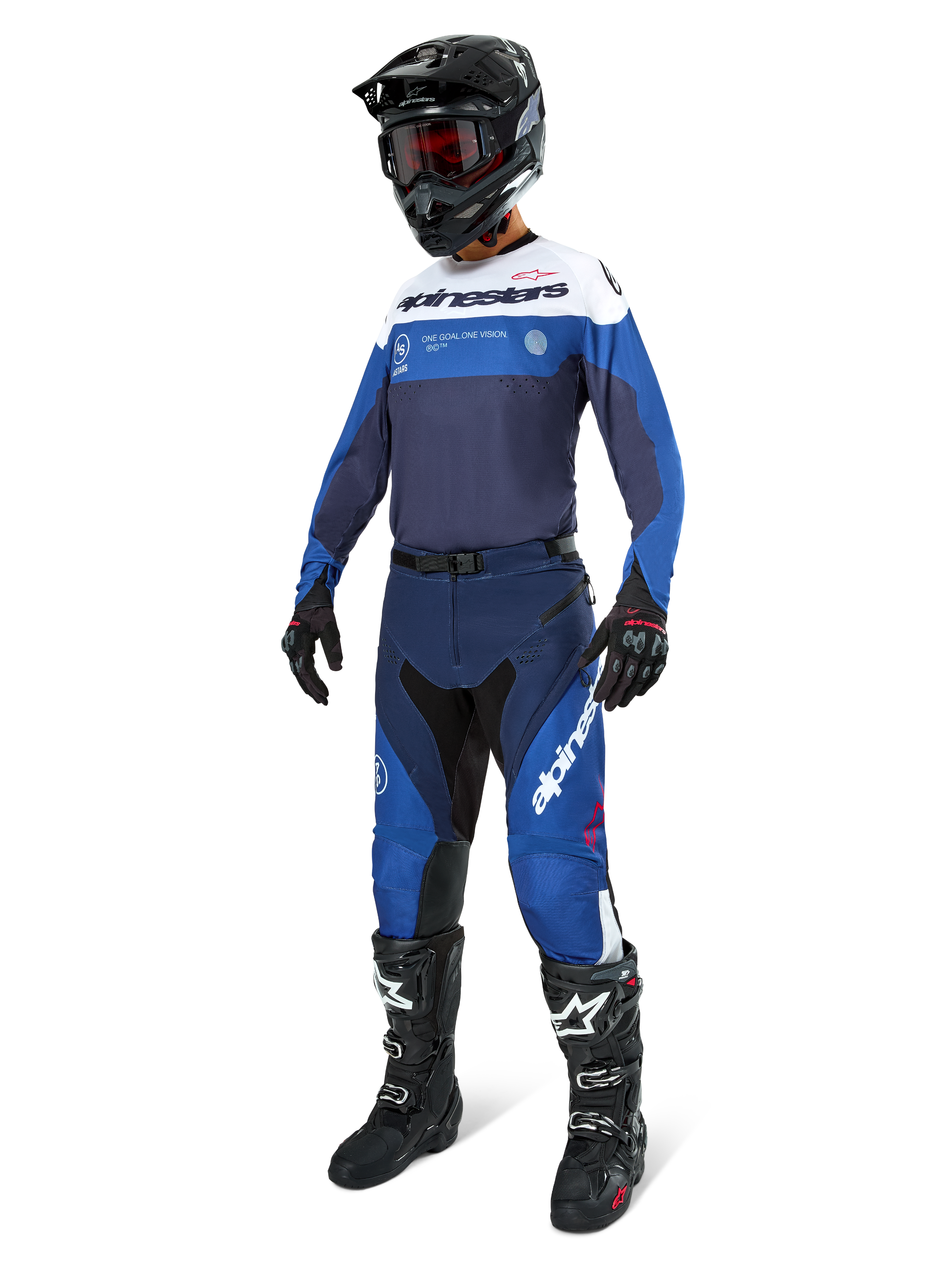 Alpinestars Pro-Dura bukser i navy, klar blå og hvid, komplet motocross-udstyr med matchende langærmet trøje, sort hjelm med røde goggles, sorte handsker og sort-hvide støvler, koordineret sæt til enduro og off-road racing.