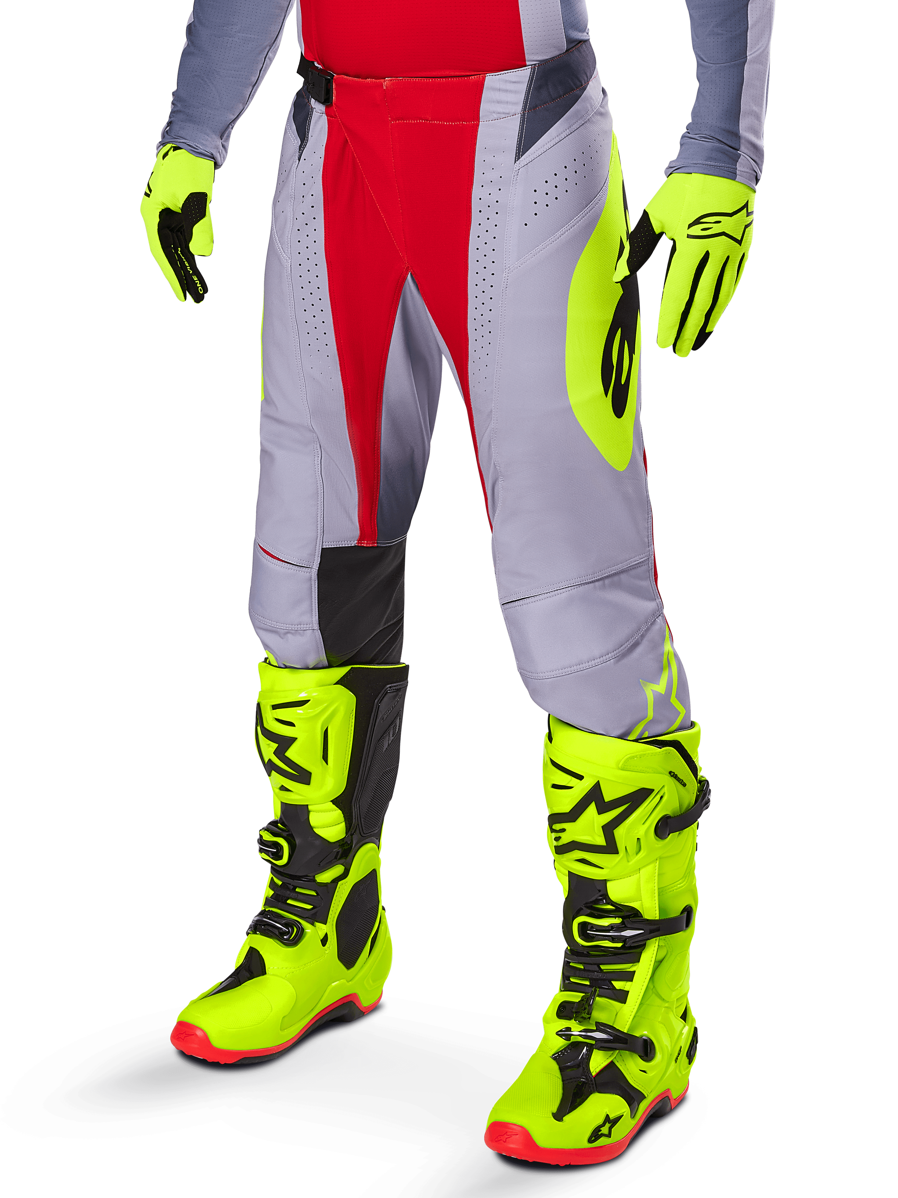 Alpinestars 2025 Techstar Melt bukser, motocross-bukser, rød og grå, med et markant neongult logo, båret med matchende neongule handsker og støvler, atletisk pasform til motocross-racing