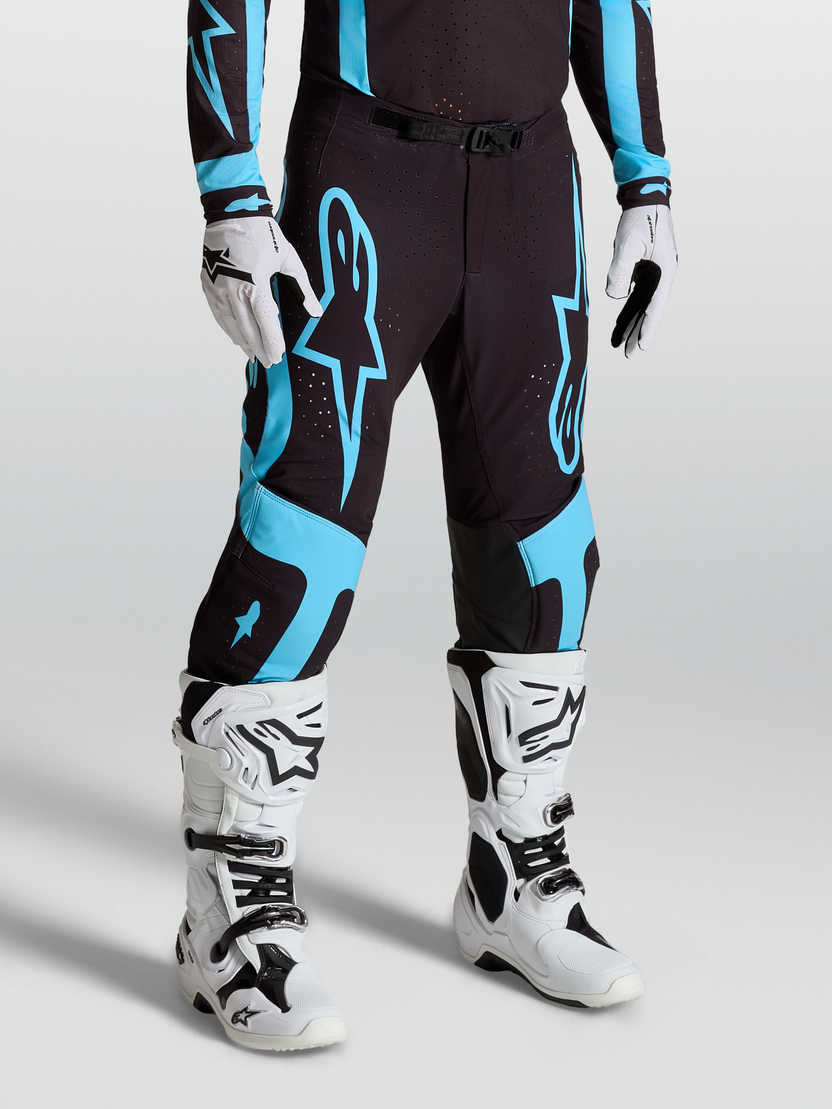 Alpinestars Supertech Vesta Bukser, motocrossbukser til mænd, sort og turkis, i strækbar rip-stop med knæpaneler i gedeskind.