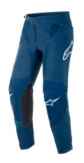 Alpinestars Supertech Blaze bukser, motocross-bukser til off-road, mørkeblå, med sorte læderpaneler på indersiden af knæene, hvide Alpinestars-logoer på lår og ben, justerbart skraldespænde i taljen og mesh-ventilationszoner ved hofterne.