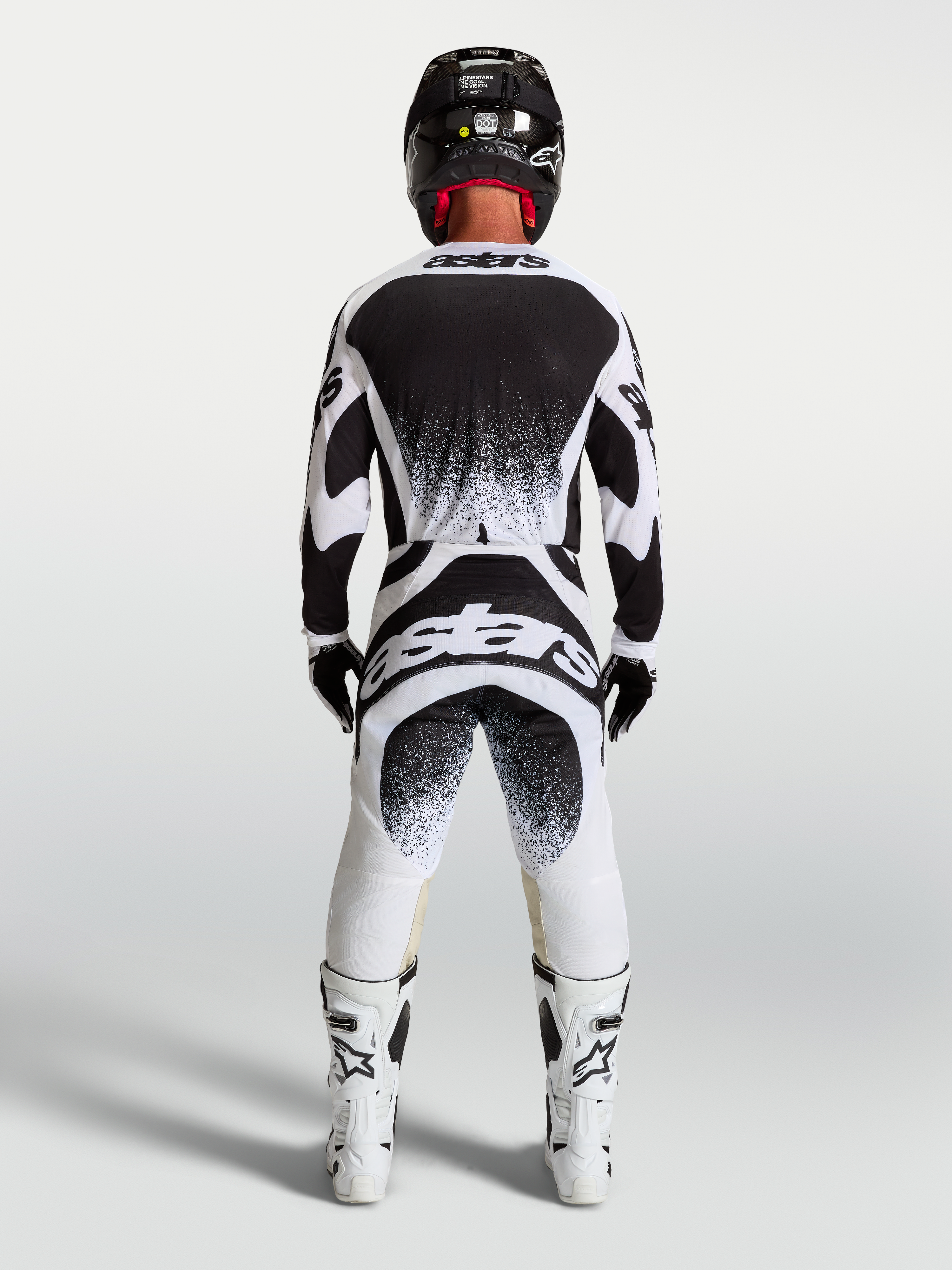 Alpinestars Techstar Swan herre-motocross-sæt med trøje og bukser i sort og hvid, atletisk race-pasform og branding bagpå.