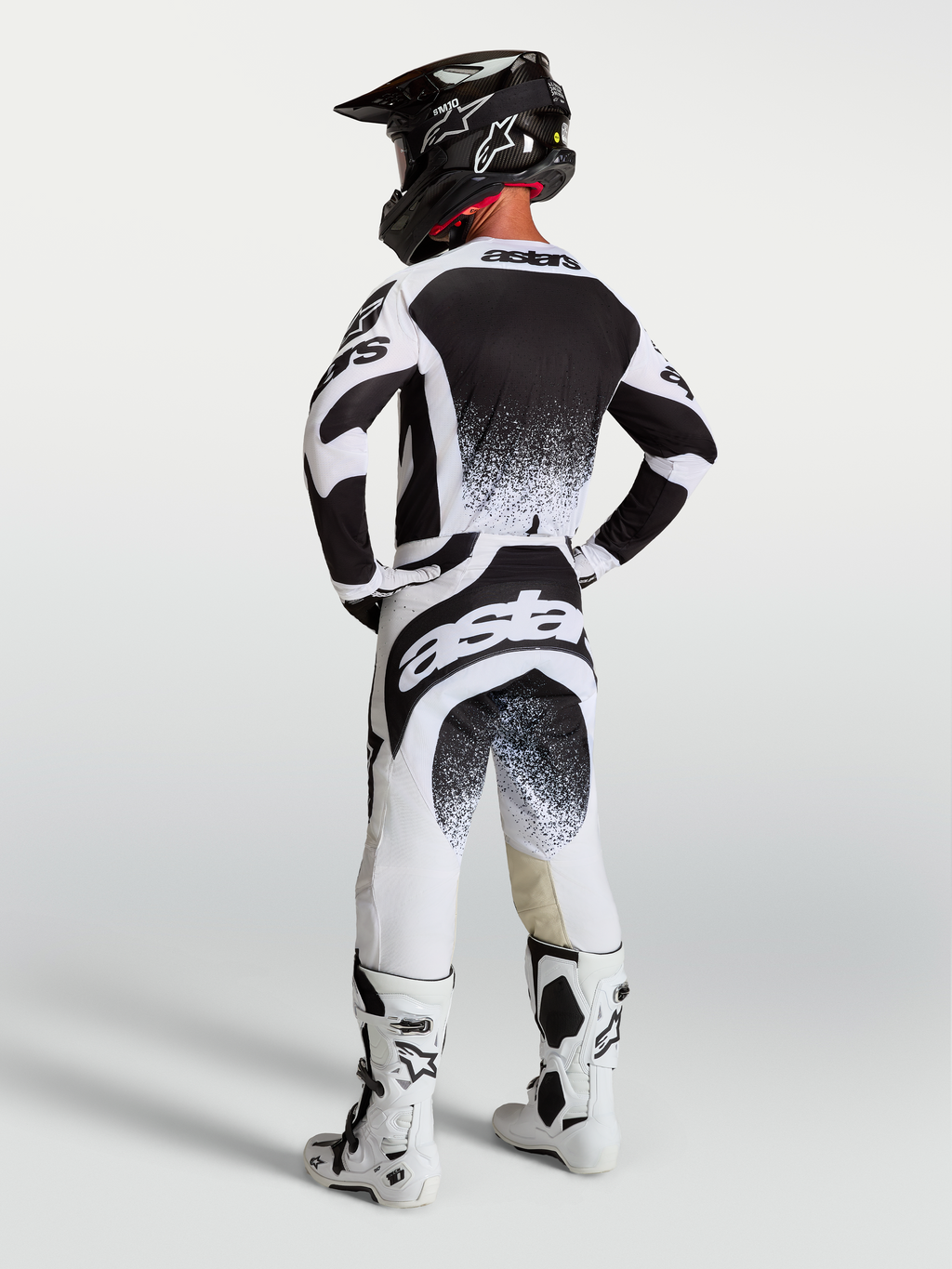 Alpinestars Techstar Swan bukser, herre-motocrossracingbukser i hvid og sort, set bagfra med atletisk strækpasform