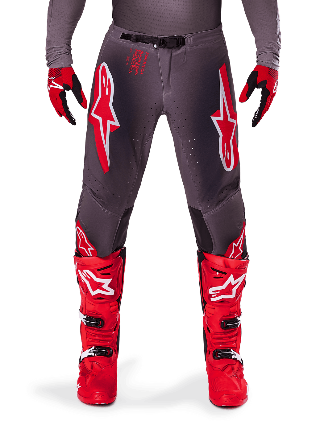 Alpinestars 2025 Supertech Lipan bukser, motocross-bukser, Smoke Bright Red, gråt chassis med markante røde og hvide logoer, vist med røde racingstøvler og handsker, perforeret ventilation, højtydende off-road udstyr