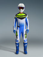 Alpinestars 2026 Techstar Knif bukser, motocross-bukser, Ucla Blue, sort og Yellow Fluo, del af et komplet racersæt med matchende trøje, blå støvler, blå handsker og hvid hjelm, atletisk race-pasform med markant Alpinestars-branding.