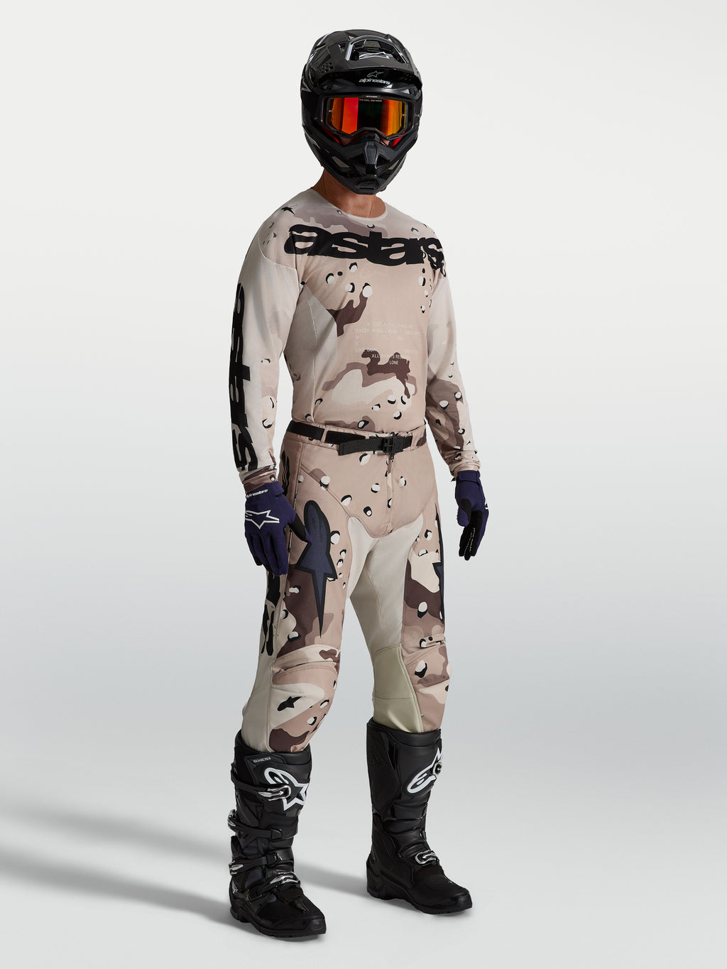 Alpinestars Racer Lone Bukser, motocrossbukser til herrer i desert camo og sort, slidstærkt stof til off-road kørsel.