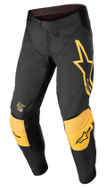 Alpinestars Techstar Quadro bukser, motocross off-road bukser, sort og gul med tangerine-detaljer, med et stort gult stjernelogo på venstre lår, forstærket gul knæbeskyttelse med sorte logoer, ventilationshuller og en sikker skraldelukning i taljen for en højtydende race-pasform