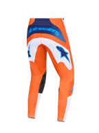 Alpinestars 2026 Fluid Grid bukser, motocross-bukser, orange og UCLA blå, set bagfra med hvide paneler med blå stjernelogoer, marineblå branding i taljen og sorte indvendige knæpaneler, slidstærkt design til terrænkørsel