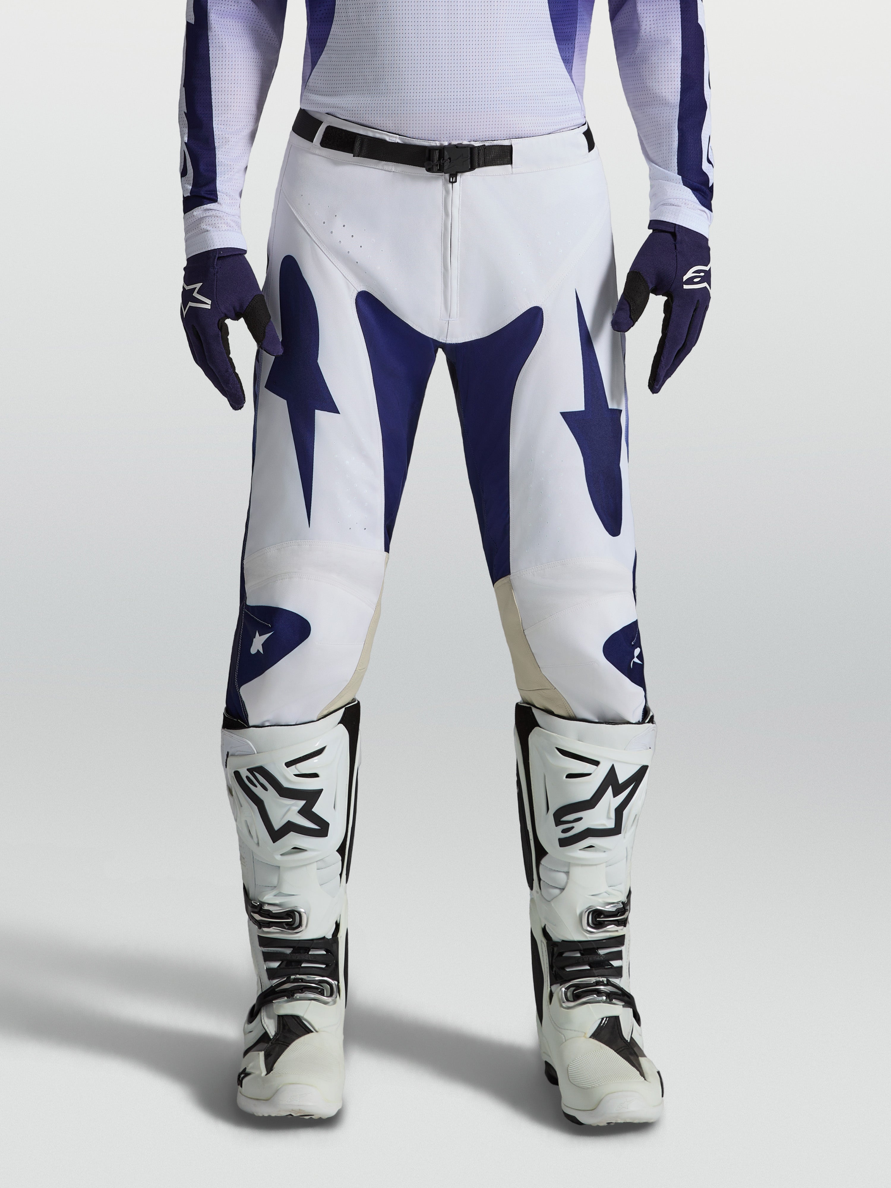 Alpinestars Racer Air Amber bukser, perforerede blå og hvide motocrossbukser til højtydende off-road kørsel.