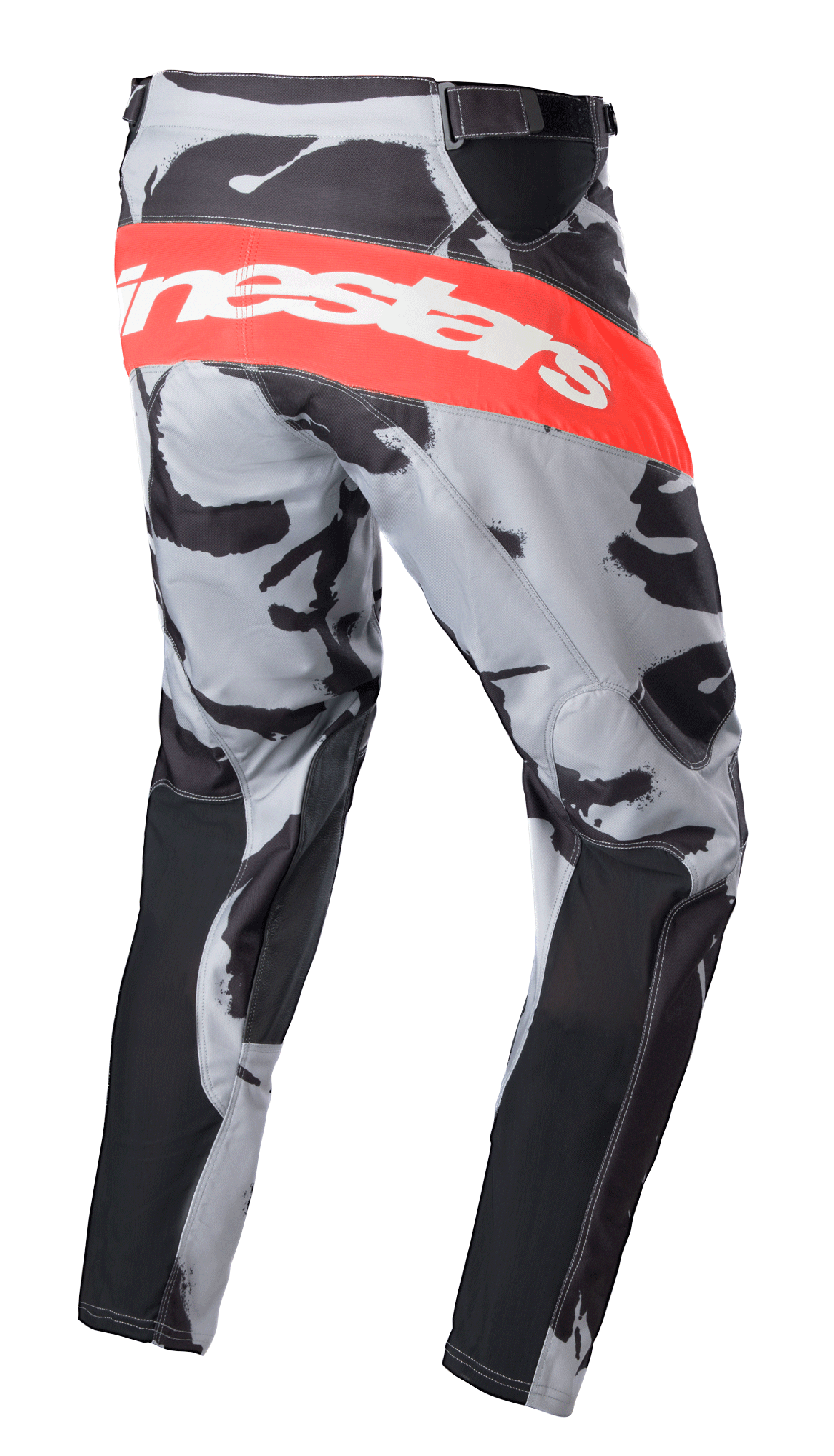 Alpinestars 2023 Racer Tactical bukser, motocross-bukser, Cast Gray Camo og Mars Red, stort rødt vandret bånd med hvidt Alpinestars-logo bagpå, camouflagemønster med sorte paneler, sporty design til dirt bike racing