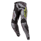 Alpinestars 2024 Racer Tactical bukser, motocross-bukser, Cast Gray Camo Magnet, gråt og sort camouflagemønster med neongult Alpinestars-logo, sorte paneler på indersiden af lår og knæ, forudformet sporty pasform til off-road kørsel