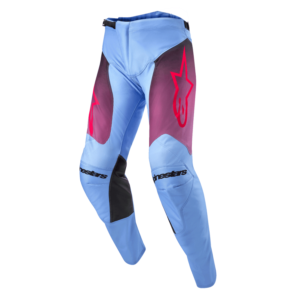 Alpinestars 2024 Racer Hoen bukser, motocrossbukser, Lavan Purple og sort, lyseblåt lavendelfarvet chassis med lilla fade lårpaneler og lyserødt stjernelogo, sorte indvendige knæpaneler, forbuet ergonomisk design til off-road performance